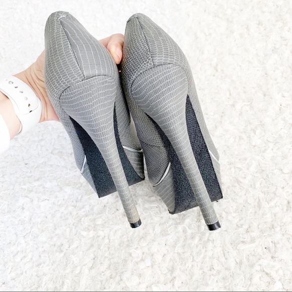 JustFab Enid Grey Snake Print Pumps - Picture 4 of 7
